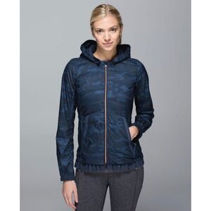 Lululemon Spring Fling Puffy Windbreaker Lotus Camo Oil Slick Blue Sz 6